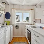 Hira - 200m From The Sea By Interhome