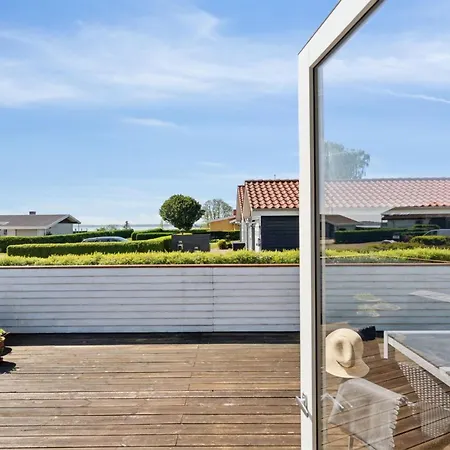 Semesterbostad Hira - 200m From The Sea By Interhome