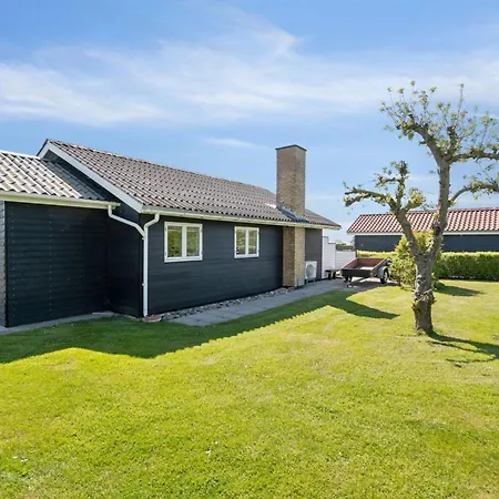 Semesterbostad Hira - 200m From The Sea By Interhome