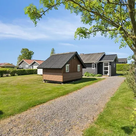Semesterbostad Hira - 200m From The Sea By Interhome